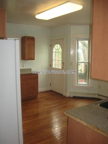 Boston - 6 Beds, 2 Baths