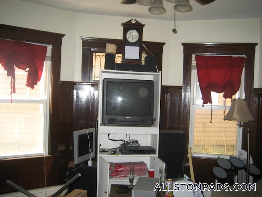 BOSTON - ALLSTON - 4 Beds, 1 Bath - Image 4