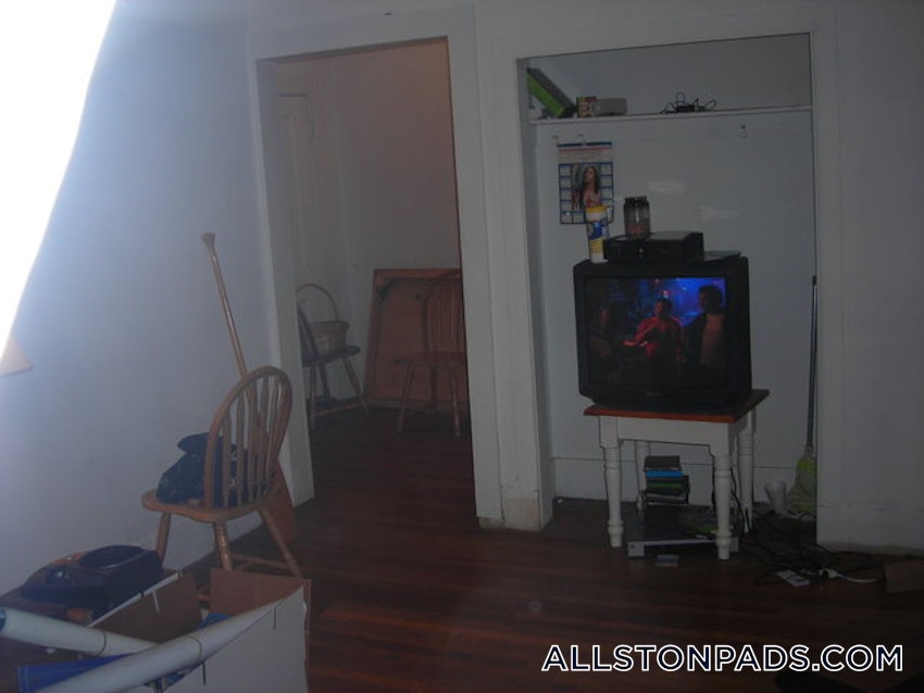 BOSTON - ALLSTON - 4 Beds, 2 Baths - Image 10