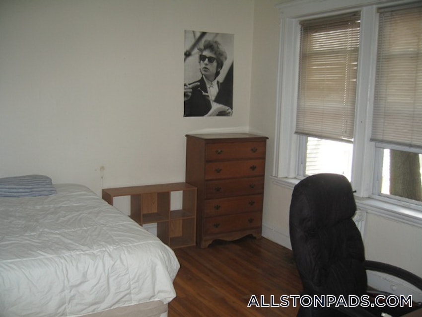 BOSTON - ALLSTON - 3 Beds, 1 Bath - Image 5