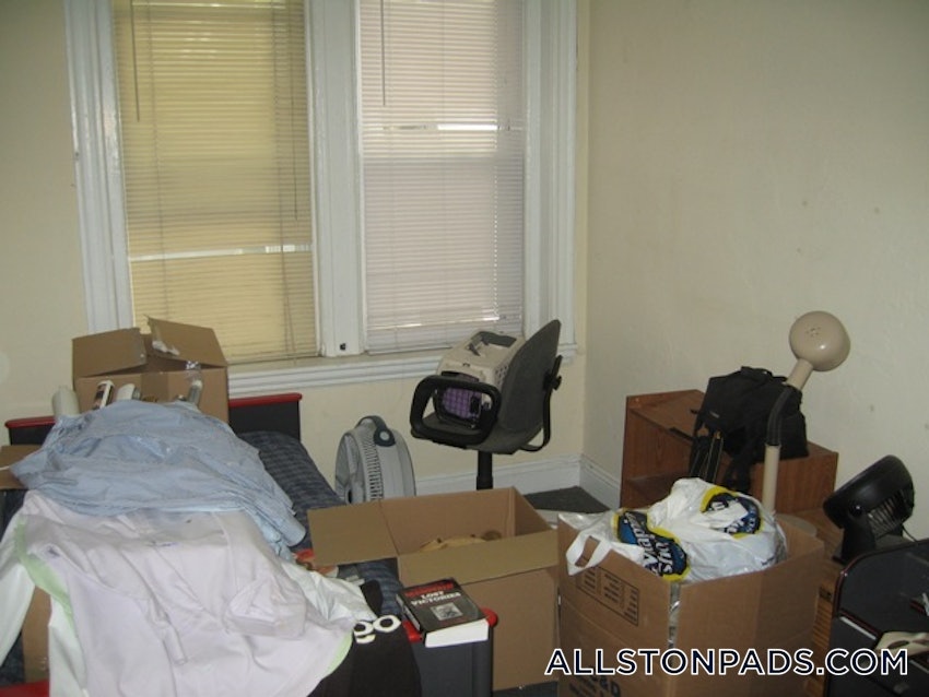 BOSTON - ALLSTON - 3 Beds, 1 Bath - Image 4