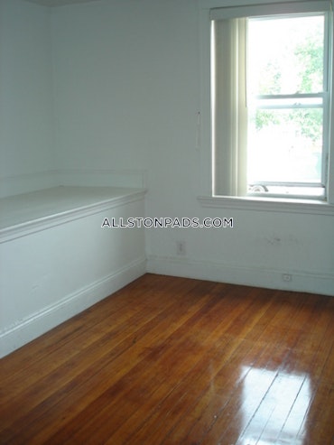 Boston - 4 Beds, 1 Baths