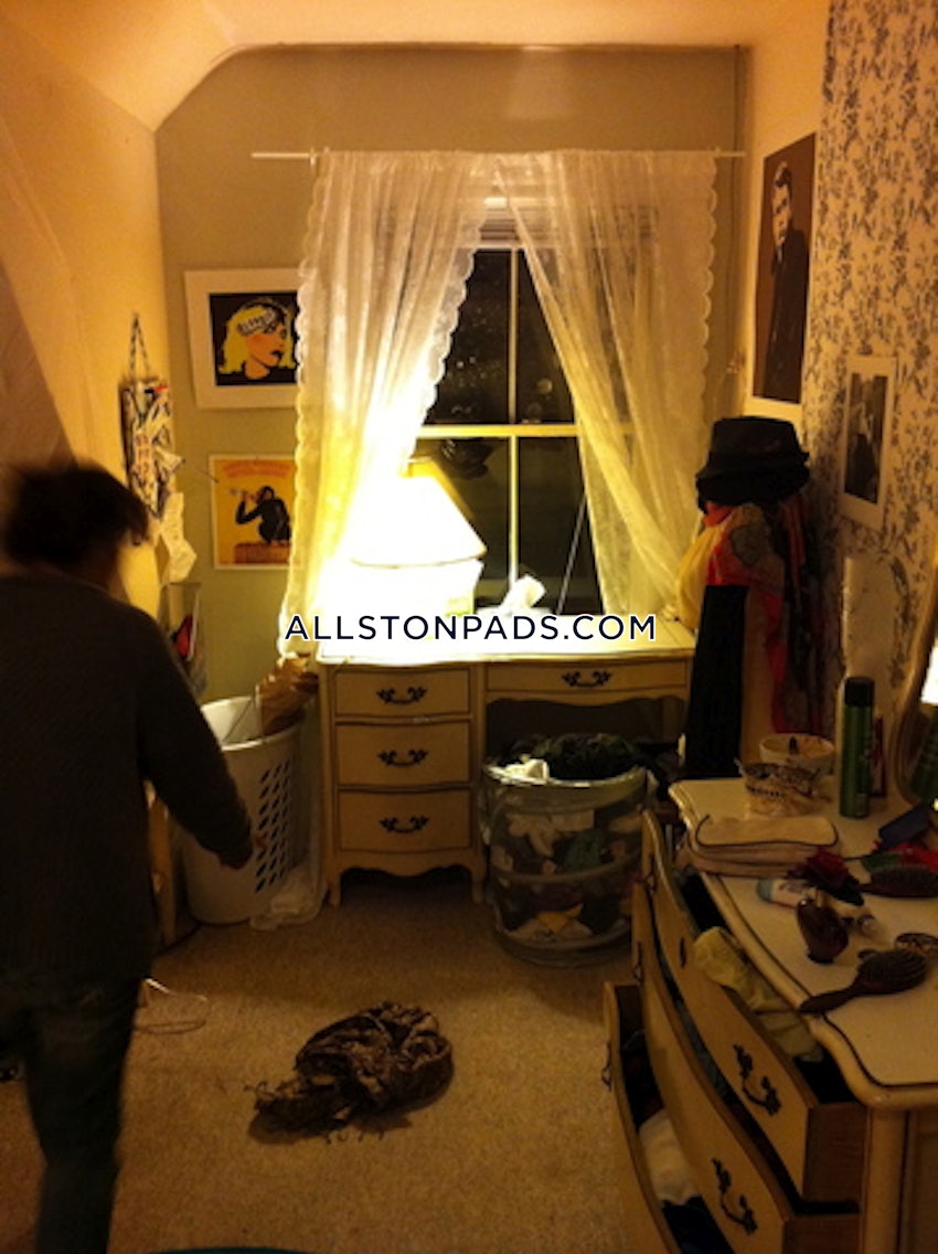 BOSTON - ALLSTON - 4 Beds, 1 Bath - Image 2