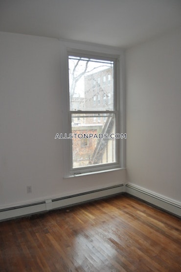 Boston - 4 Beds, 1 Baths