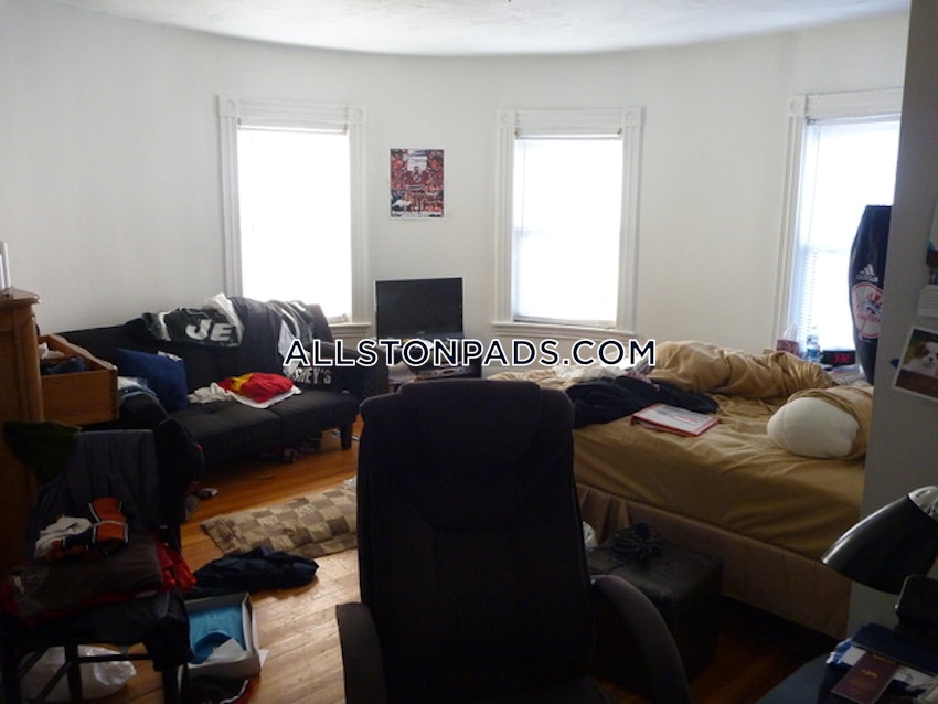 BOSTON - ALLSTON - 4 Beds, 1 Bath - Image 3