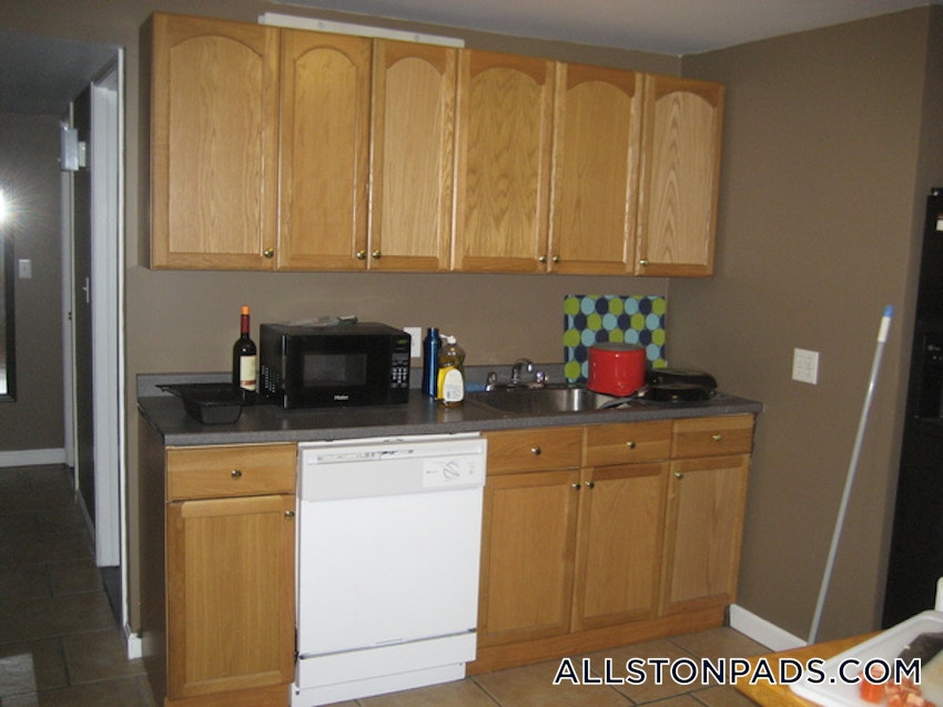 BOSTON - ALLSTON - 3 Beds, 1 Bath - Image 4