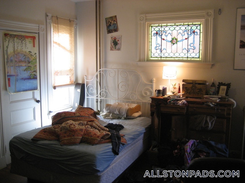 BOSTON - ALLSTON - 3 Beds, 2 Baths - Image 14