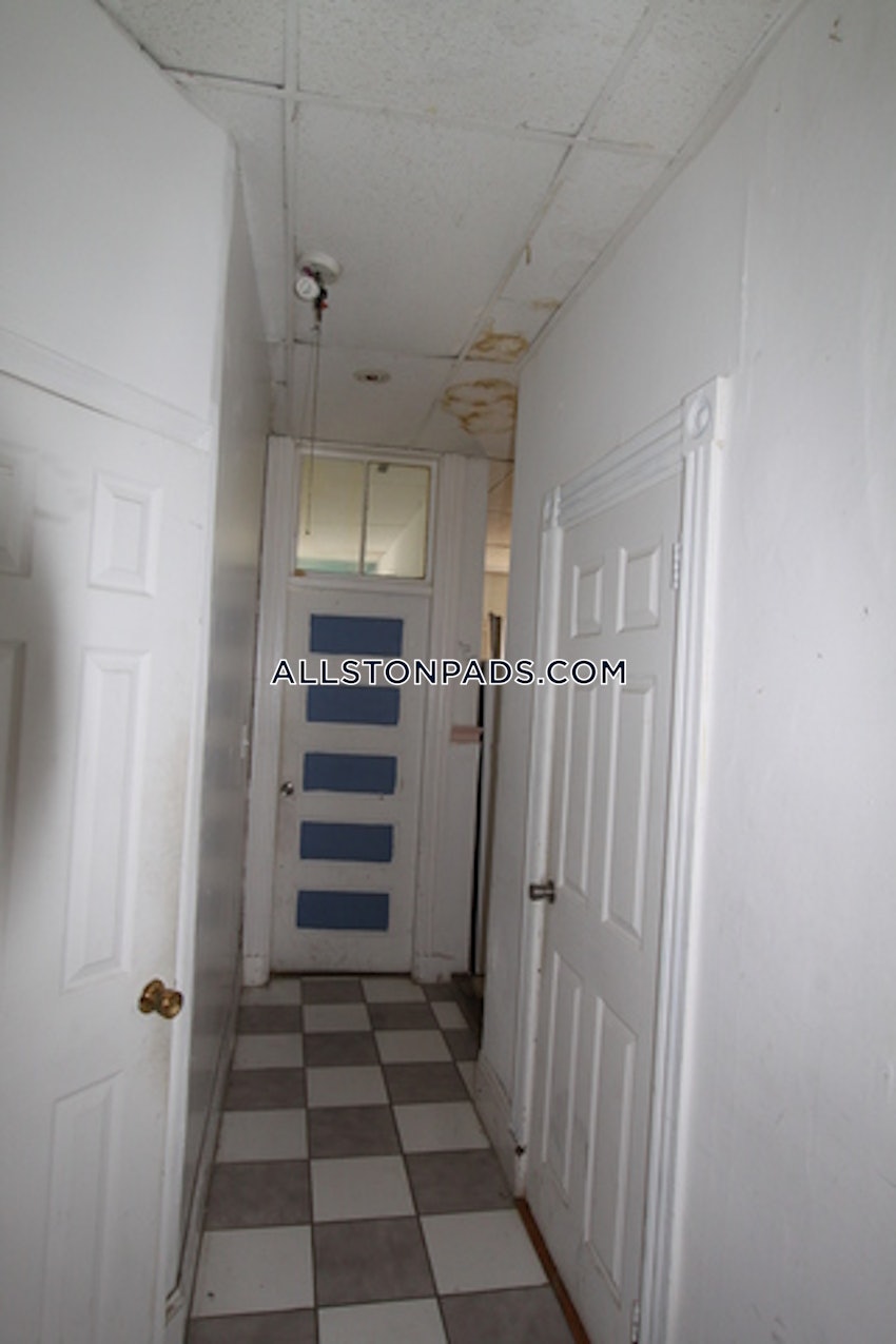 BOSTON - ALLSTON - 5 Beds, 2 Baths - Image 15