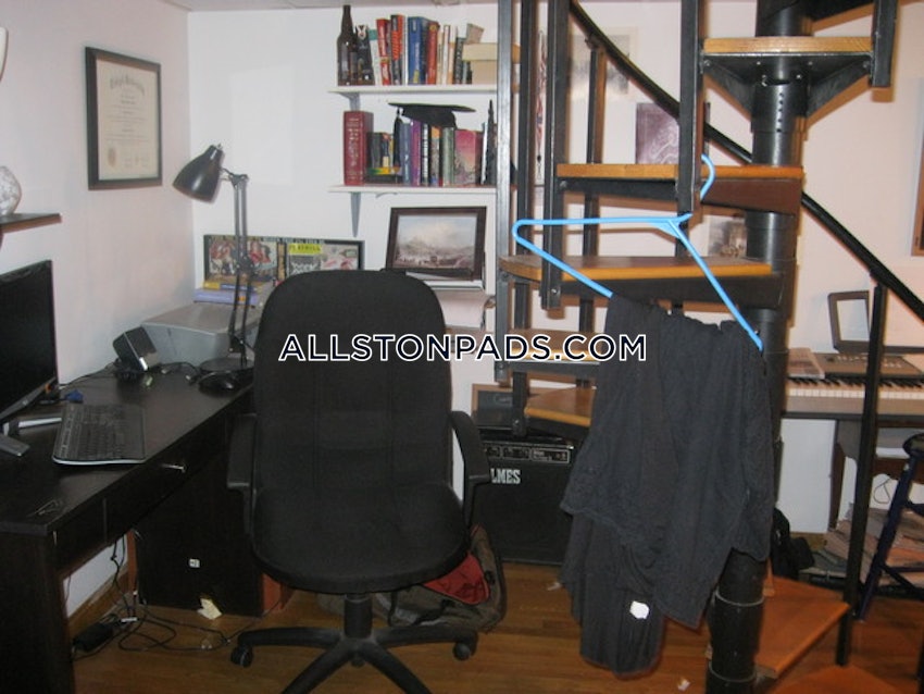 BOSTON - ALLSTON - 3 Beds, 2 Baths - Image 21