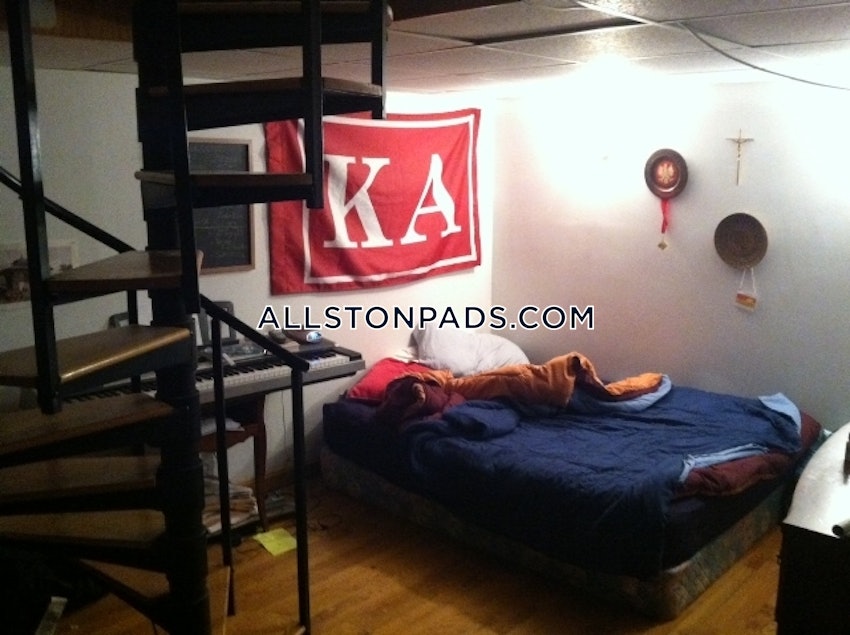 BOSTON - ALLSTON - 3 Beds, 2 Baths - Image 16