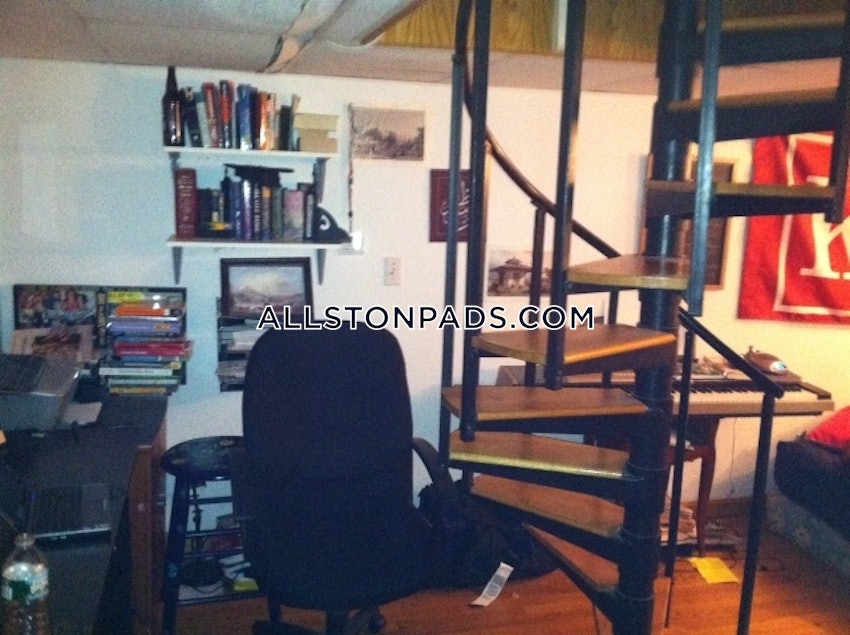 BOSTON - ALLSTON - 3 Beds, 2 Baths - Image 15