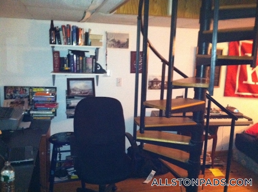 BOSTON - ALLSTON - 3 Beds, 2 Baths - Image 15