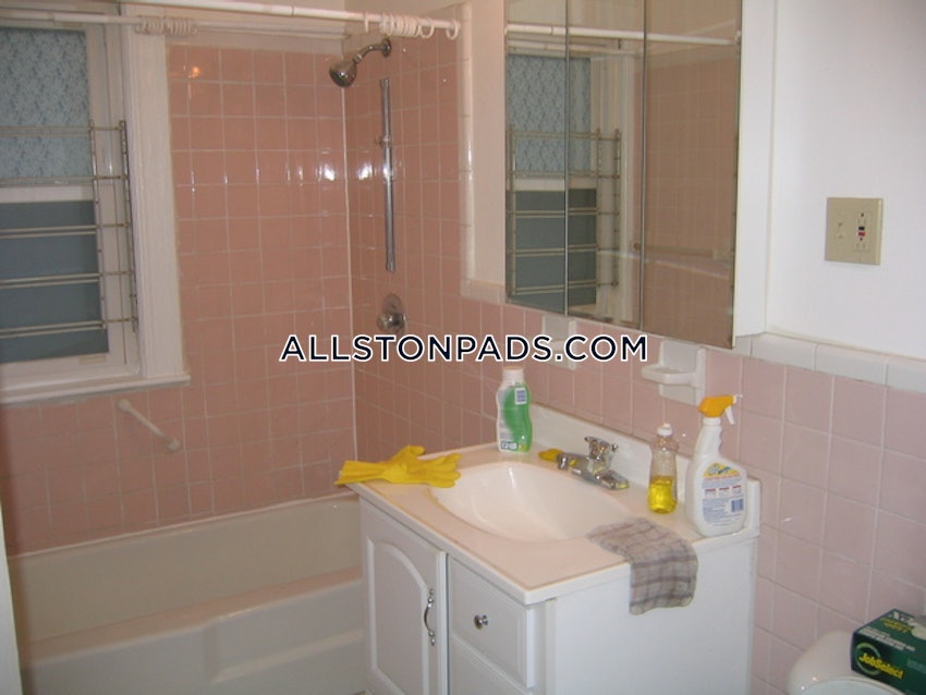 BOSTON - ALLSTON - 3 Beds, 1 Bath - Image 4