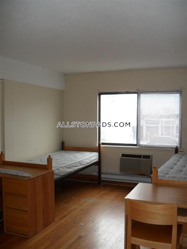 Boston - 0 Beds, 1 Baths