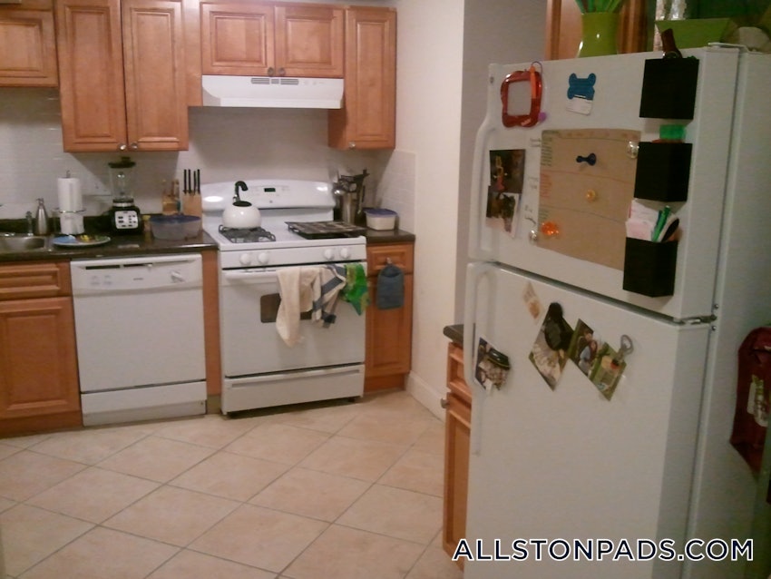 BOSTON - ALLSTON - 3 Beds, 1 Bath - Image 4