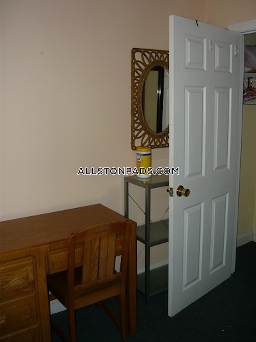 BOSTON - ALLSTON - 4 Beds, 1 Bath - Image 3