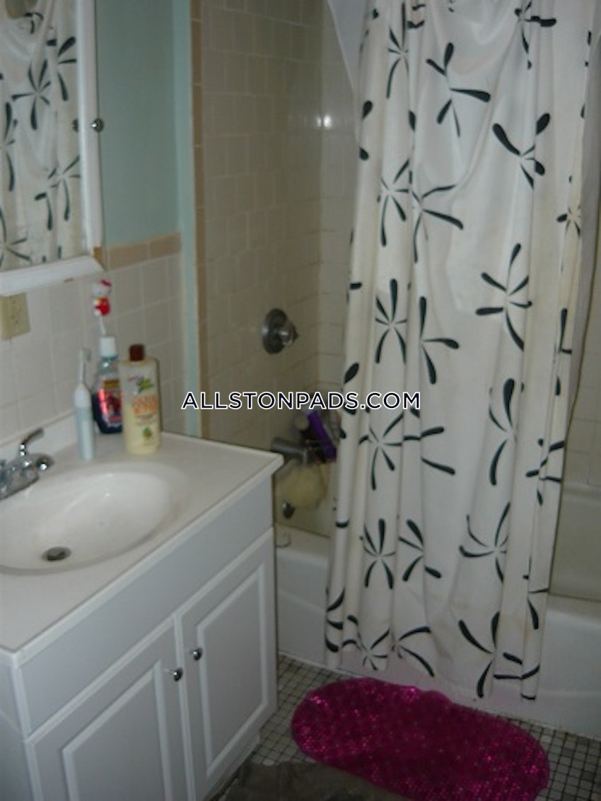 BOSTON - ALLSTON - 4 Beds, 1 Bath - Image 2