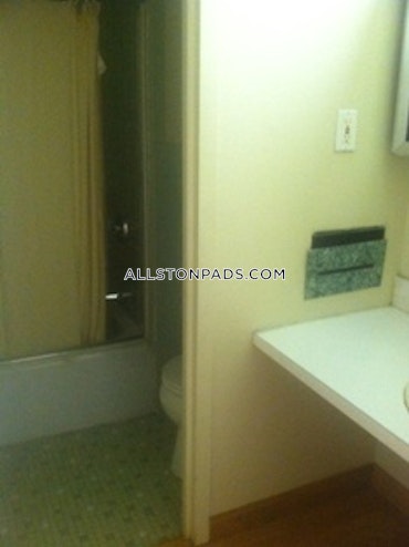 Boston - 0 Beds, 1 Baths