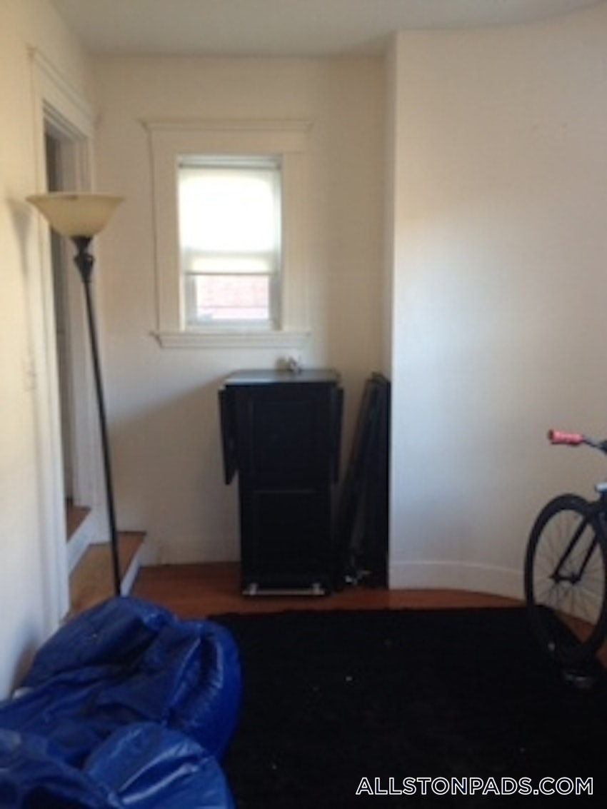 BOSTON - ALLSTON - 5 Beds, 2 Baths - Image 11