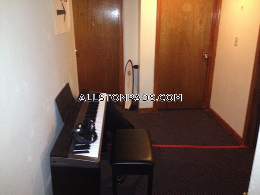 BOSTON - ALLSTON - 6 Beds, 2 Baths - Image 10