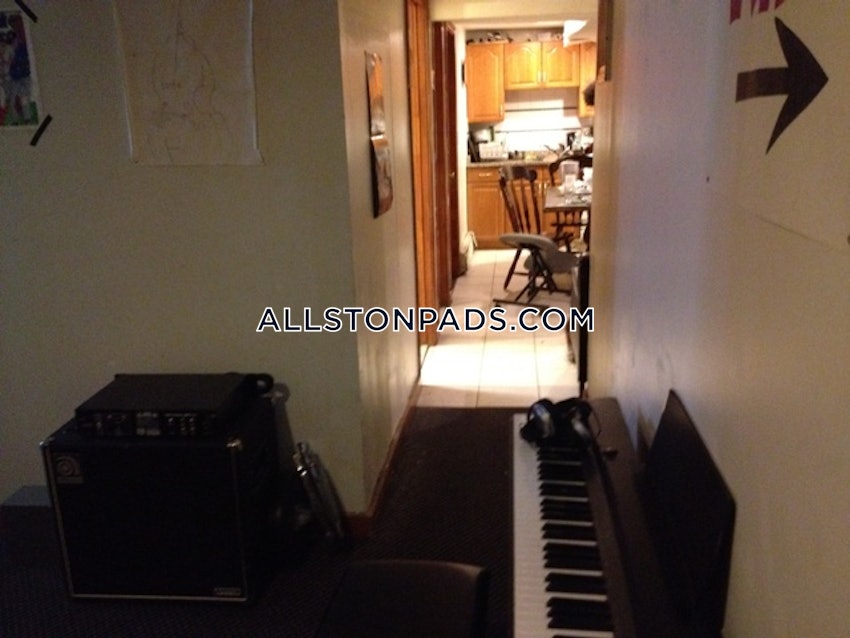 BOSTON - ALLSTON - 6 Beds, 2 Baths - Image 6