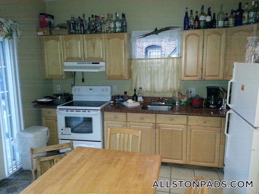 BOSTON - ALLSTON - 4 Beds, 2 Baths - Image 5