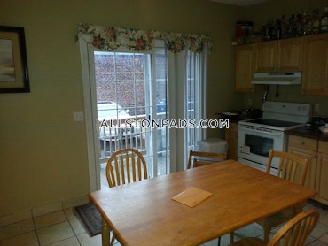 Boston - 4 Beds, 2 Baths