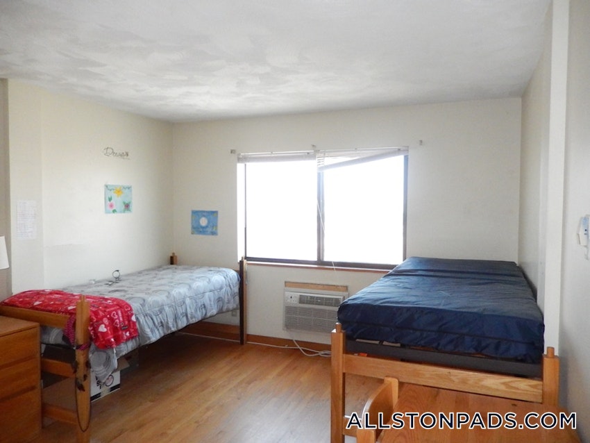 BOSTON - ALLSTON - 3 Beds, 2 Baths - Image 5