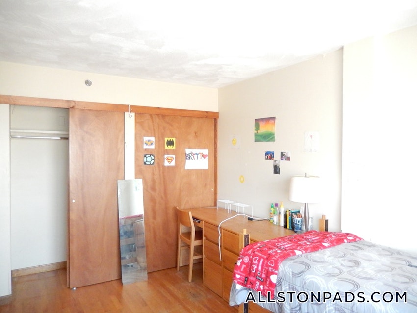 BOSTON - ALLSTON - 3 Beds, 2 Baths - Image 4