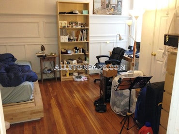 Boston - 4 Beds, 1 Baths