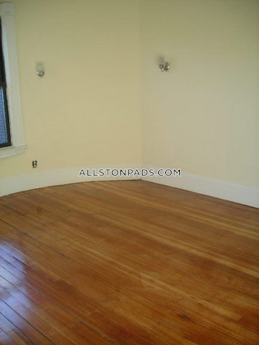 Boston - 4 Beds, 2 Baths