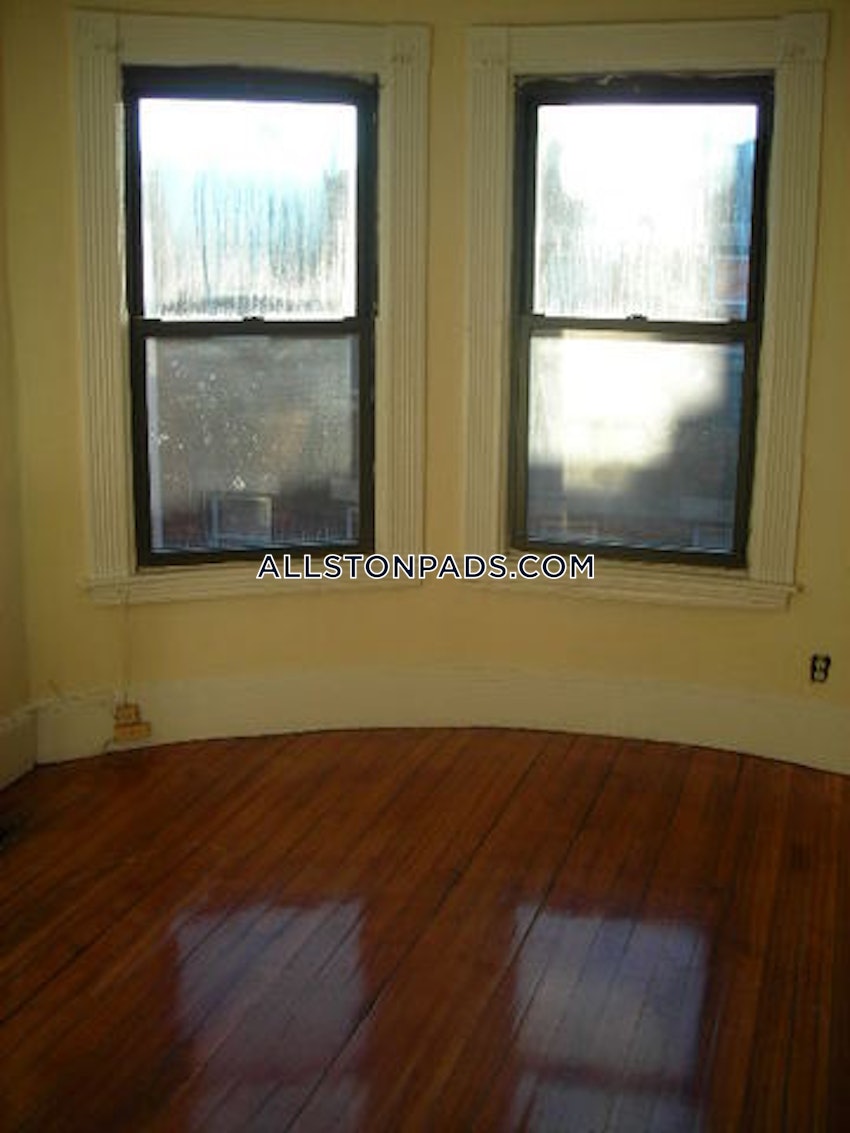 BOSTON - ALLSTON - 4 Beds, 2 Baths - Image 38