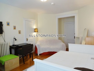 Boston - 0 Beds, 1 Baths