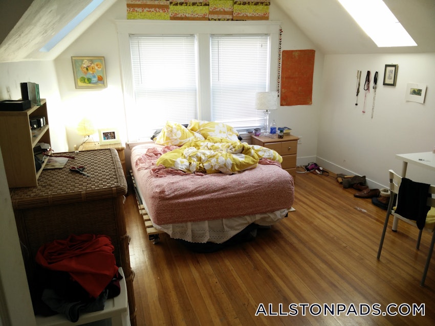 BOSTON - ALLSTON - 5 Beds, 2 Baths - Image 8