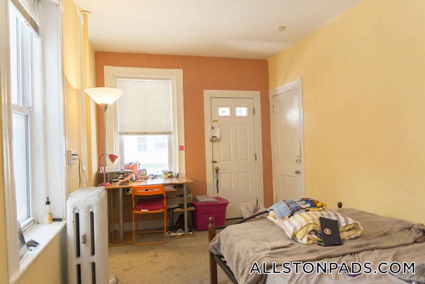 BOSTON - ALLSTON - 3 Beds, 1 Bath - Image 9