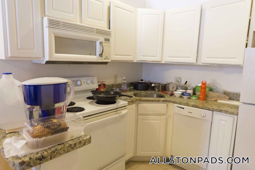 BOSTON - ALLSTON - 3 Beds, 1 Bath - Image 4