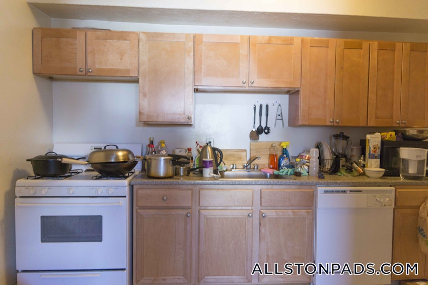 BOSTON - ALLSTON - 3 Beds, 1 Bath - Image 2