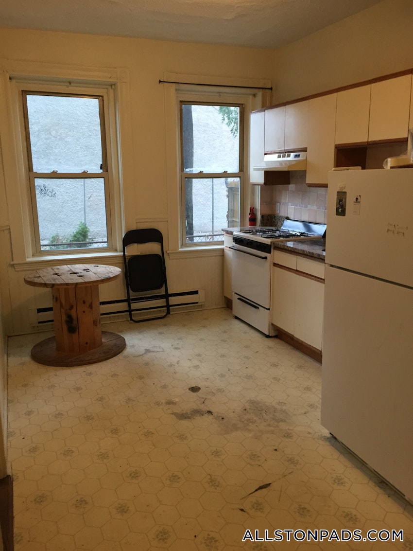 BOSTON - ALLSTON - 1 Bed, 1 Bath - Image 4