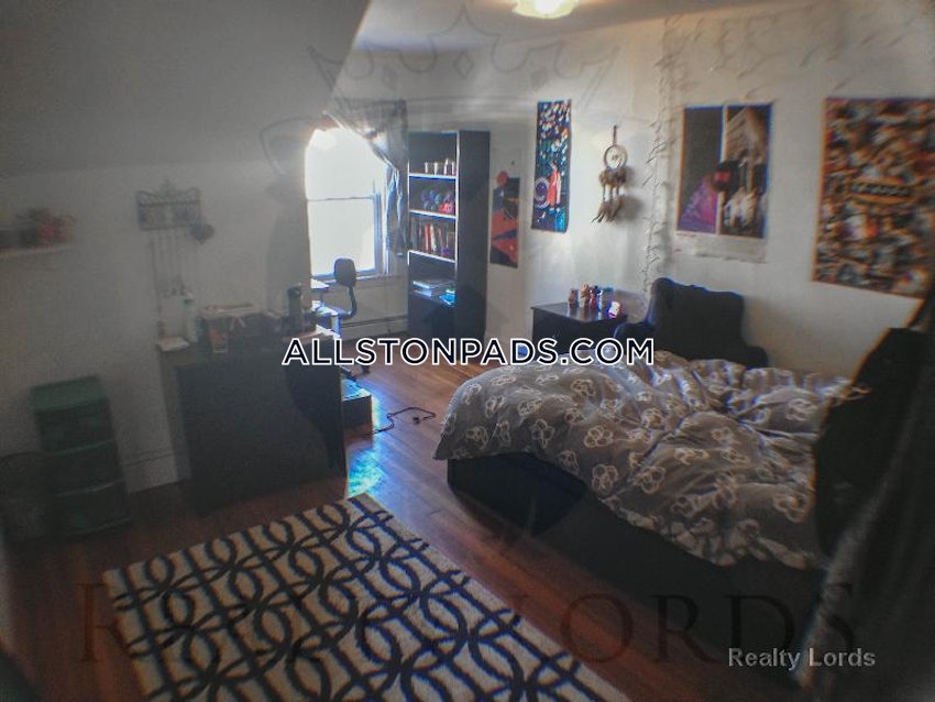 BOSTON - ALLSTON - 3 Beds, 1 Bath - Image 7