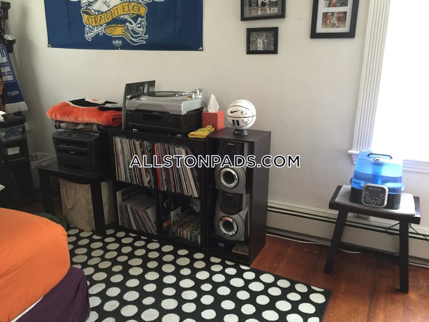 BOSTON - ALLSTON - 3 Beds, 1 Bath - Image 3