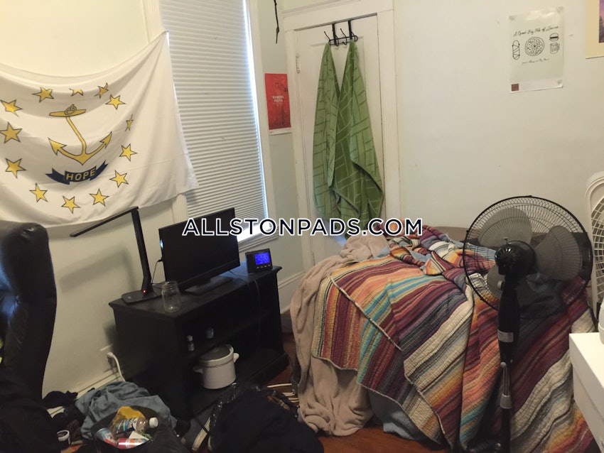 BOSTON - ALLSTON - 3 Beds, 1 Bath - Image 4