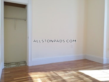 Boston - 5 Beds, 2 Baths