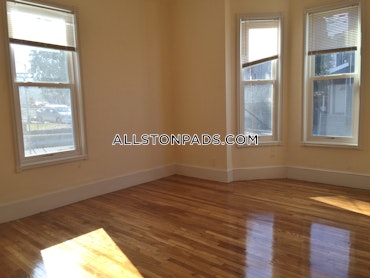 Boston - 5 Beds, 2 Baths