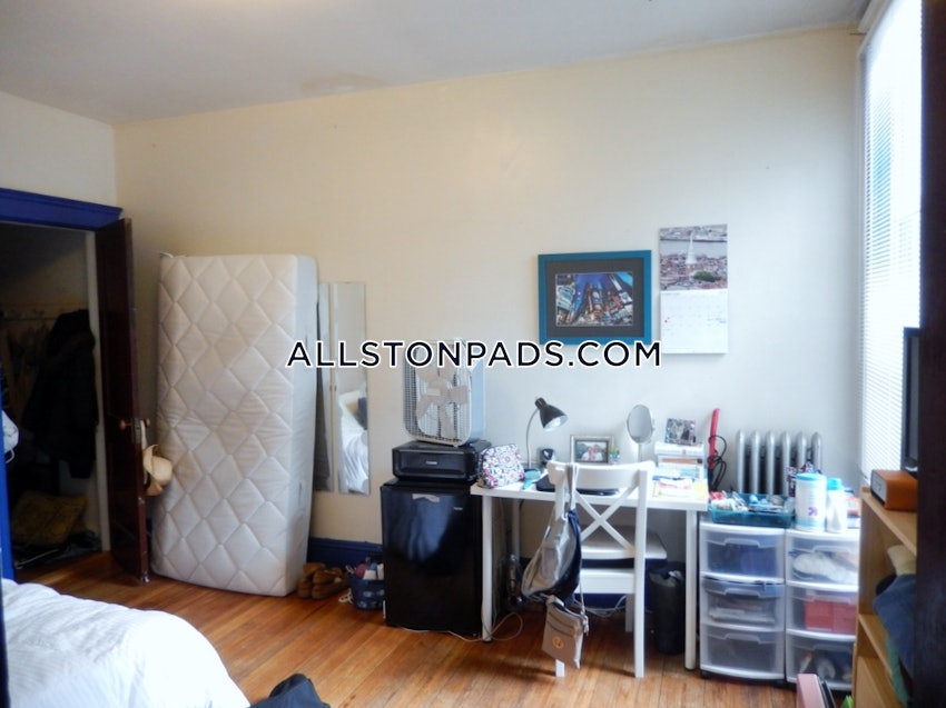 BOSTON - ALLSTON - 3 Beds, 1 Bath - Image 4