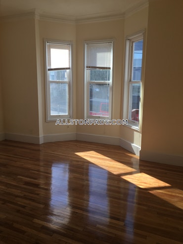 Boston - 5 Beds, 2 Baths