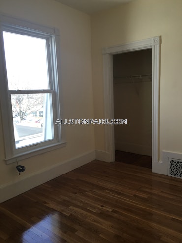 Boston - 5 Beds, 2 Baths