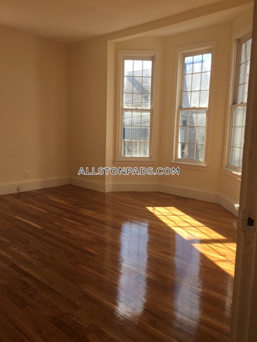 Boston - 5 Beds, 2 Baths