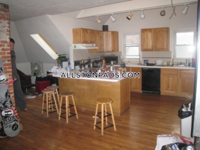 BOSTON - ALLSTON - 4 Beds, 1 Bath - Image 9