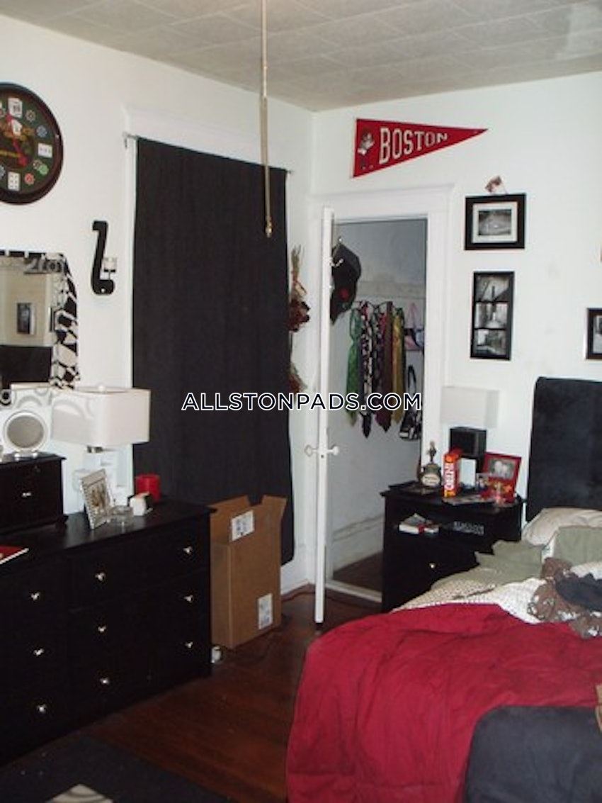 BOSTON - ALLSTON - 4 Beds, 1 Bath - Image 3