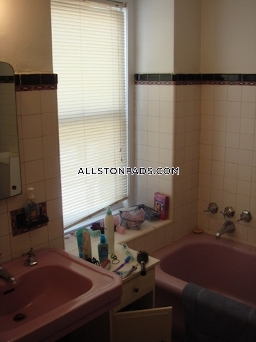 BOSTON - ALLSTON - 5 Beds, 2 Baths - Image 17